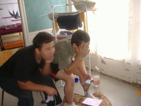 dim et flo entrein de se tapp� un foot