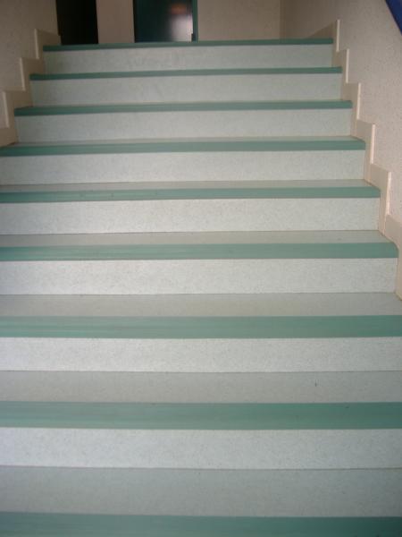  premier escalier qui va  au rezdechausser