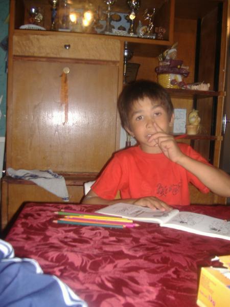 mon fils au bout de la table dessine 