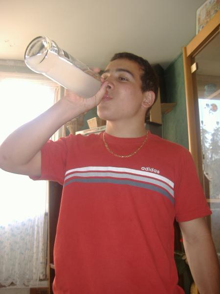 il a tenu son paris de boire un coup � la bouteille