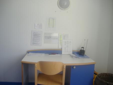 la chambre surveillant avec son bureau