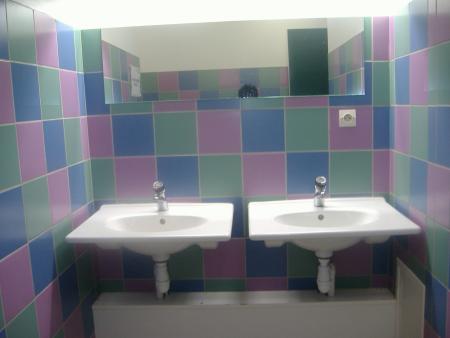 les lavabos des wc commun de l'internat