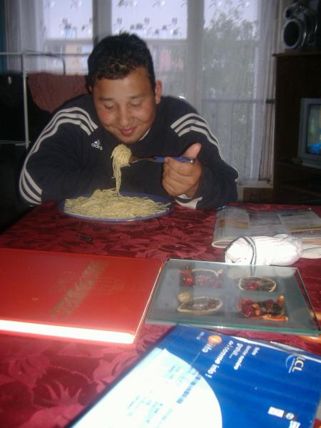 Quand dim a fain il n'attend pas  il mange