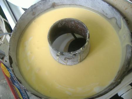 beurrez et farinez le moule ensuite versez cette pr�paration dedans