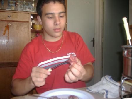 maintenant je mange attention cel� pique