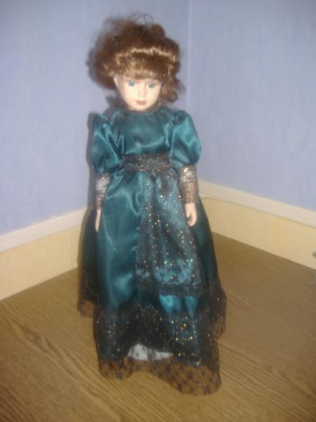 et cette grande dame qui me regarde