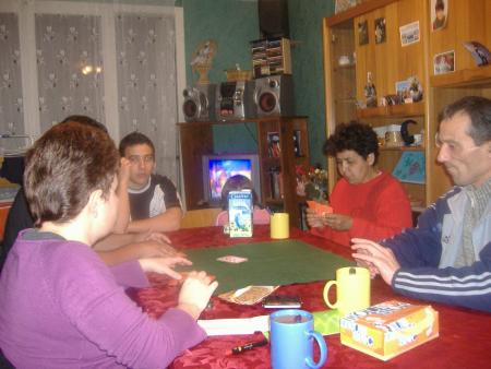 et un toure de table avec le caf bien s�re