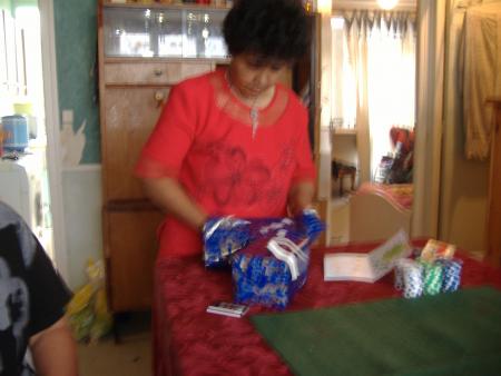 j' ouvre le premier cadeau