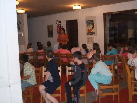 on a rejoint les chaises et l'on �coute