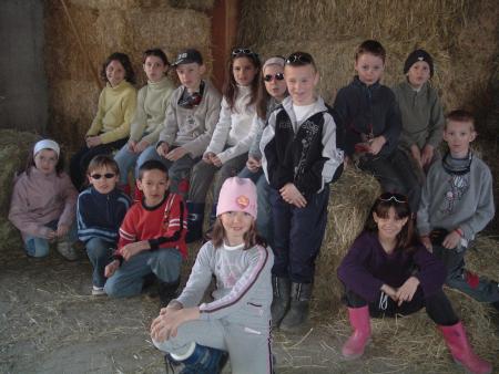 dans la grange on se repose un peu